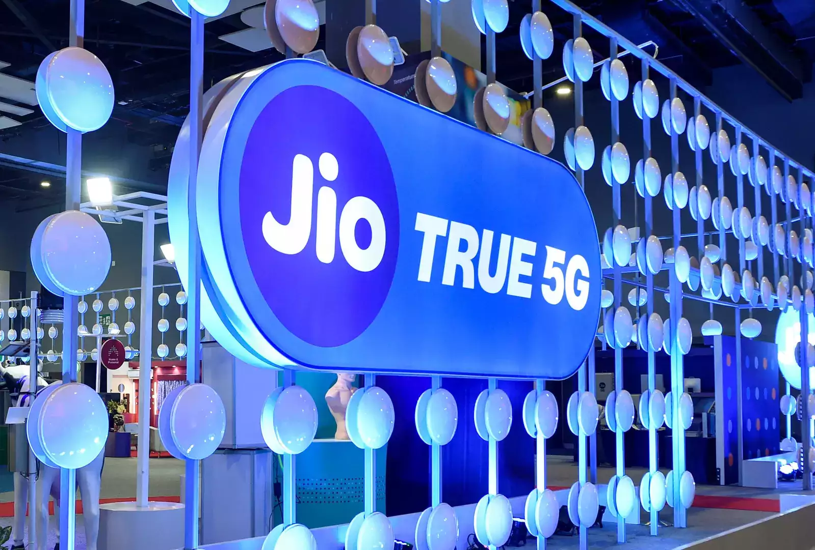 Jio launches Happy New Year 2024 prepaid plans with extra validity